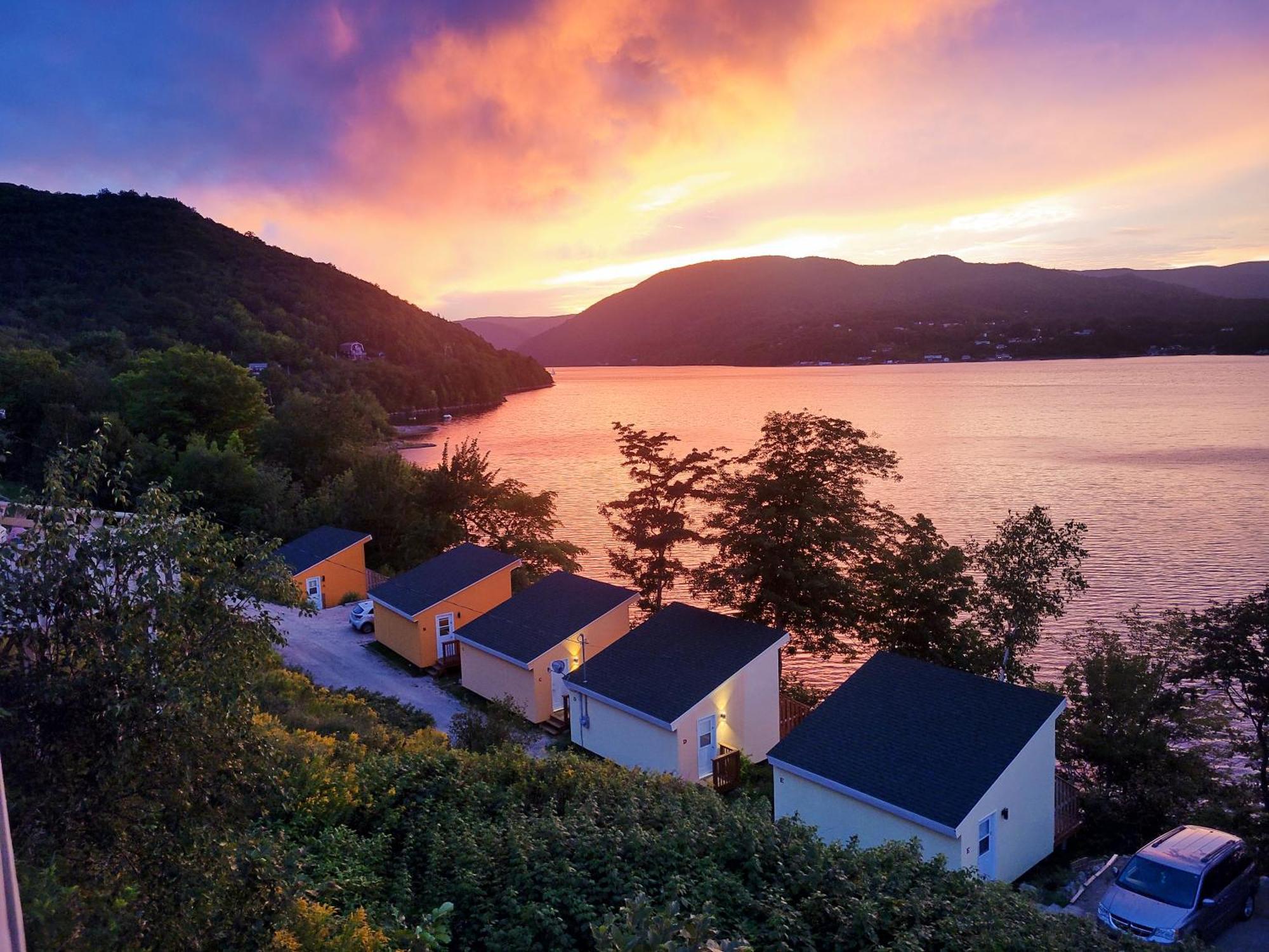 Knotty Pine Cottages, Suites & Motel Rooms Ingonish Dış mekan fotoğraf