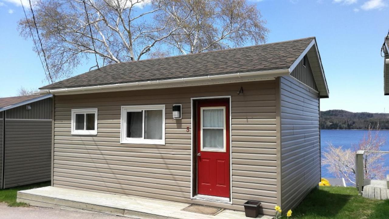 Knotty Pine Cottages, Suites & Motel Rooms Ingonish Dış mekan fotoğraf