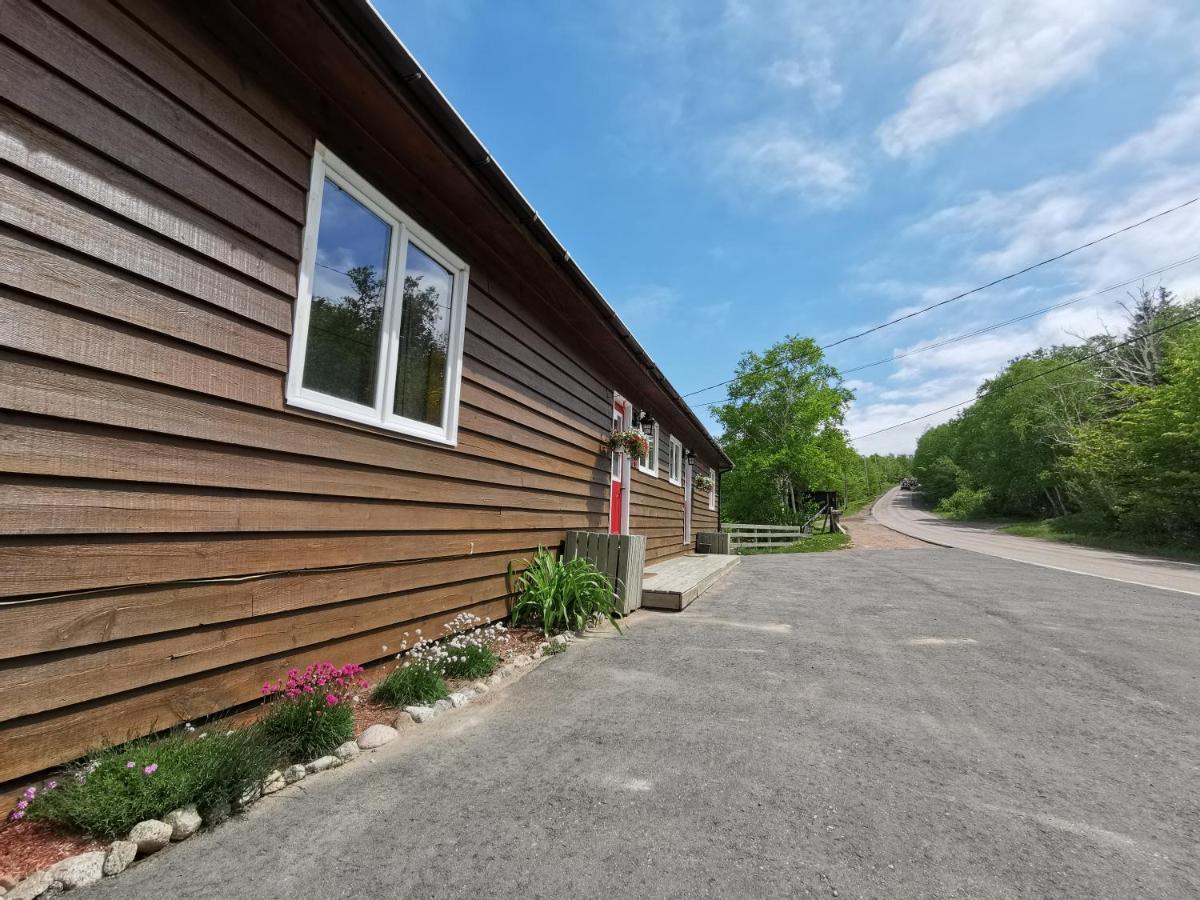 Knotty Pine Cottages, Suites & Motel Rooms Ingonish Dış mekan fotoğraf