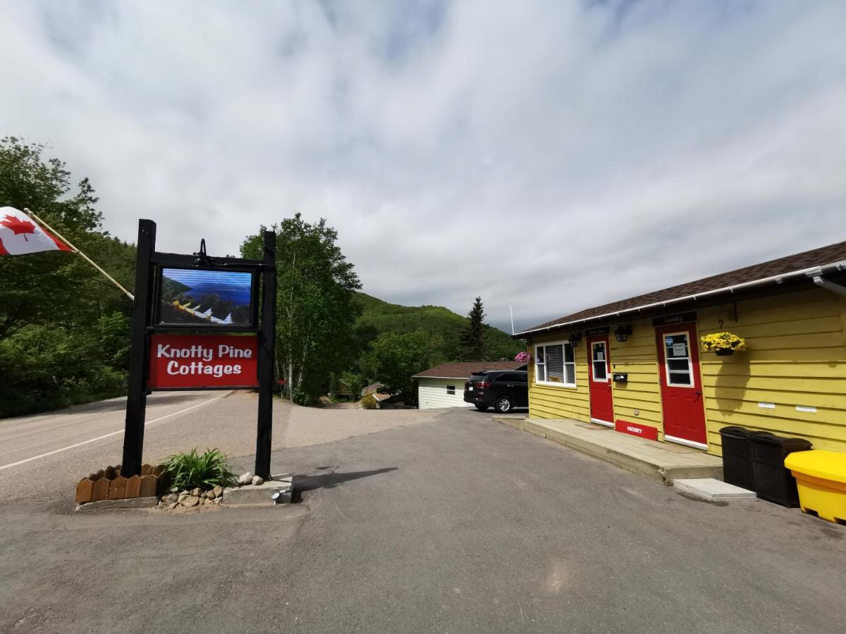 Knotty Pine Cottages, Suites & Motel Rooms Ingonish Dış mekan fotoğraf